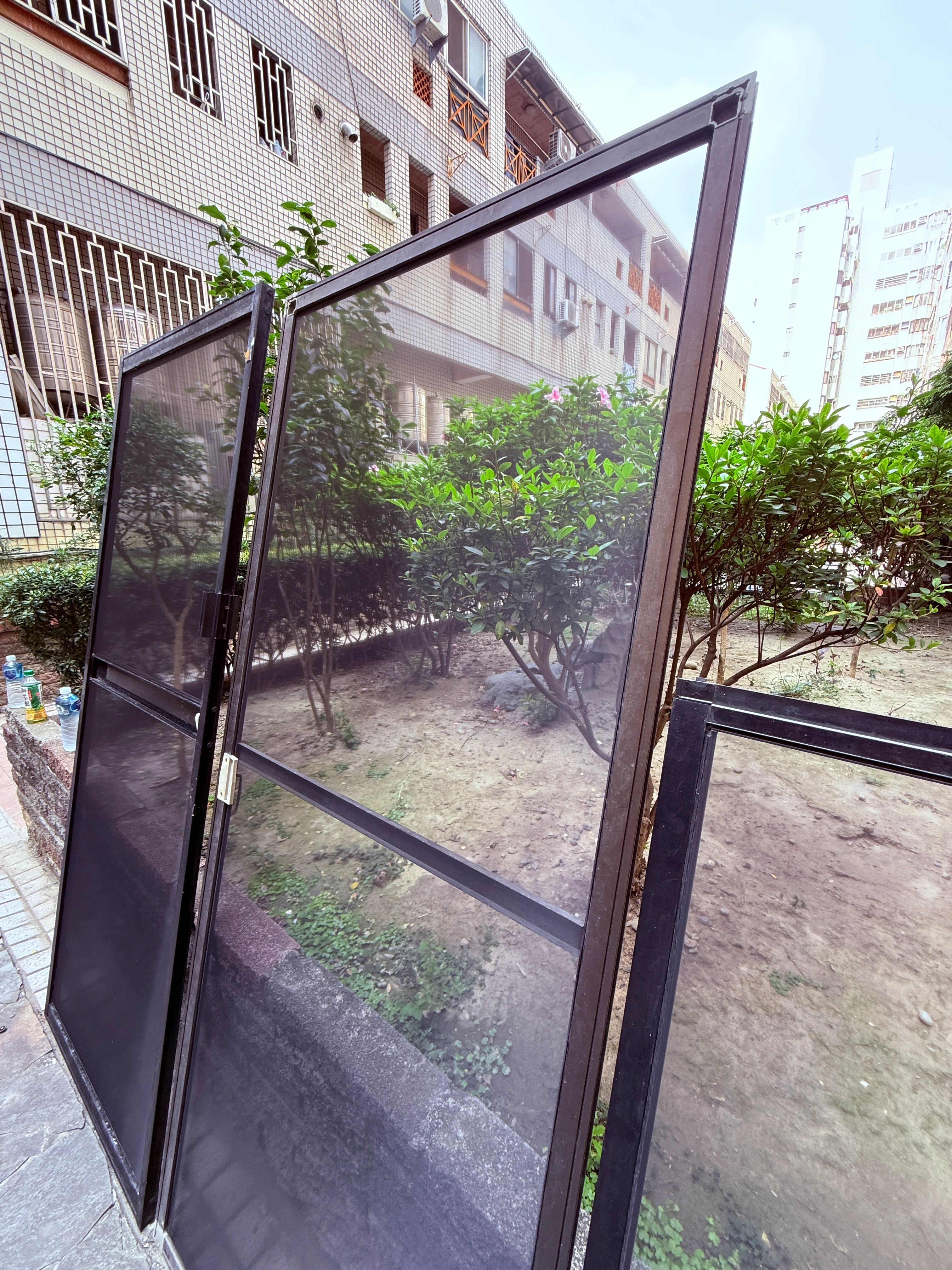 老公寓框體整修，更換防霾紗網